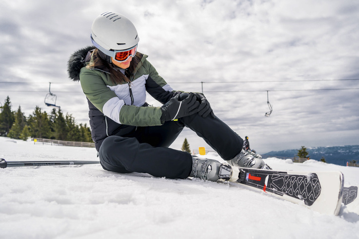 Blessures courantes au genou en ski : comment les prévenir et les gérer | PhysioExtra