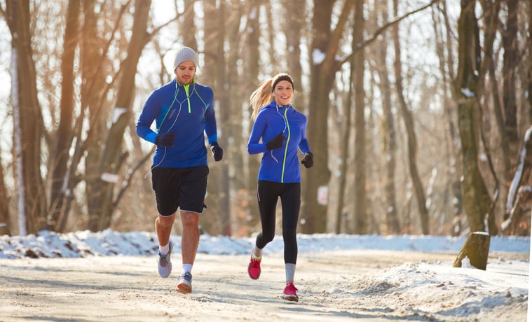 Équipement essentiel pour courir en hiver : restez au chaud et en sécurité | PhysioExtra